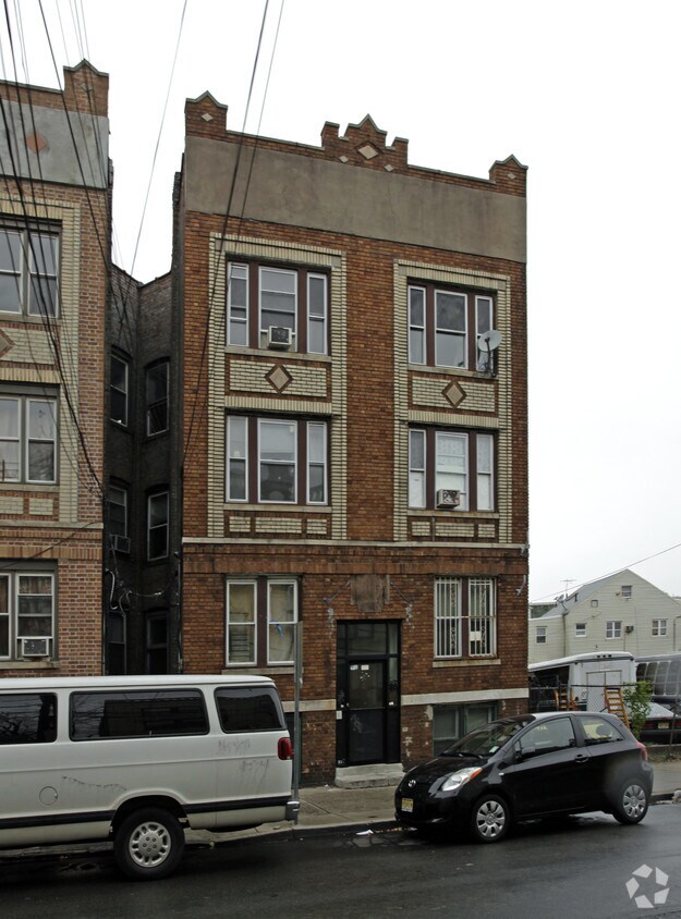 Foto del edificio - 121 Baldwin Ave