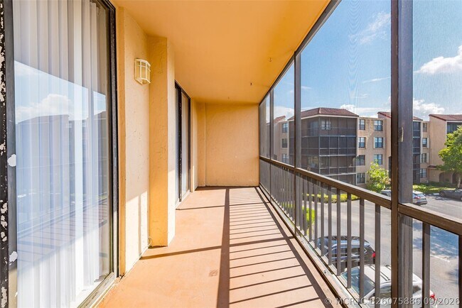 Foto del edificio - 3900 N Hills Dr