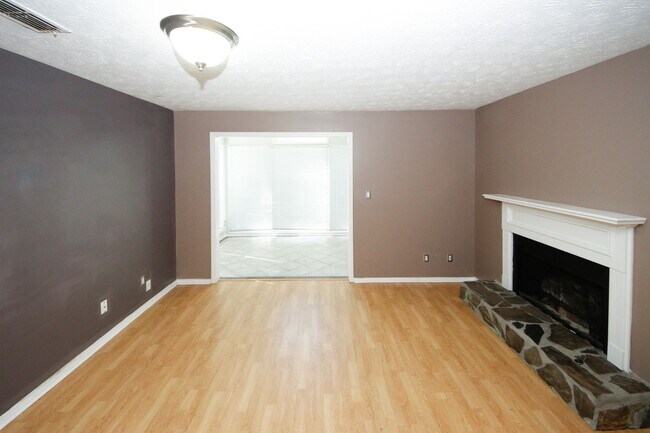 Building Photo - Walkable Quiet and Friendly Smyrna