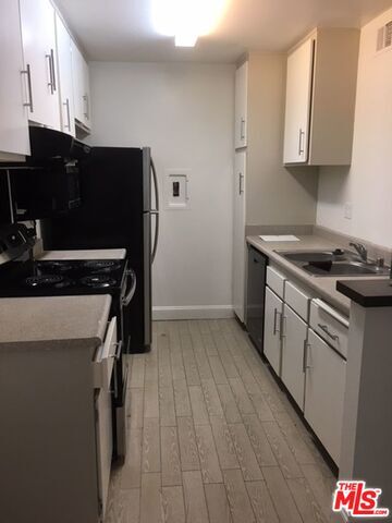 Foto del edificio - 23515 Lyons Ave