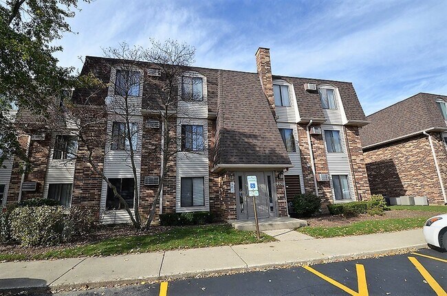 Foto del edificio - 229 W Ct of Shorewood