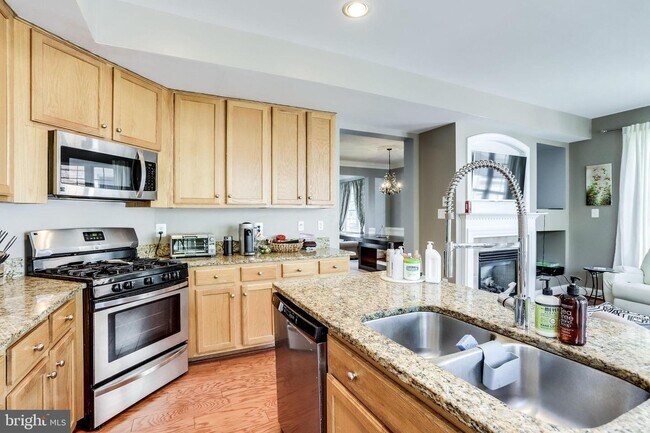 Building Photo - 42510 Legacy Park Dr