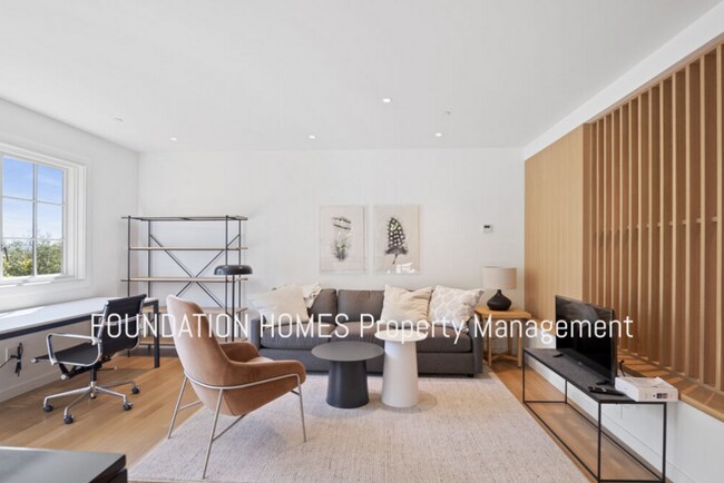 Building Photo - Stunning, Newly constructed, Modern 1BD/1B...