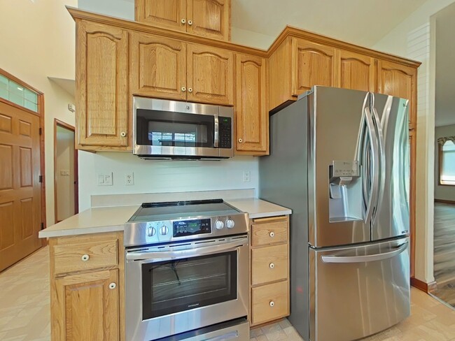 Building Photo - 3 Bedroom House ~ Close to Downtown ~ 55+ ...