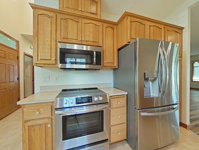 Foto del edificio - 3 Bedroom House ~ Close to Downtown ~ 55+ ...