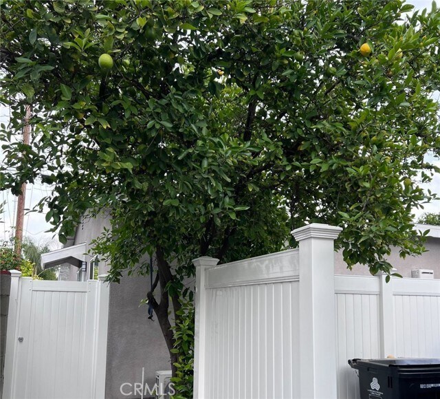 Foto del edificio - 8846 Moonbeam Ave