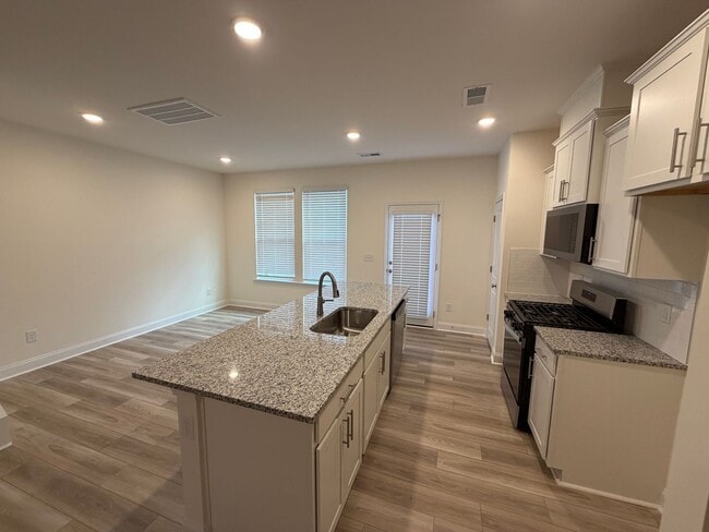 Building Photo - Mebane / Townhouse