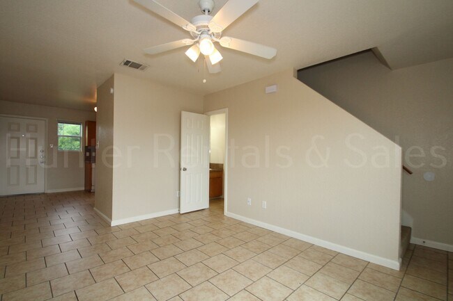 Foto del edificio - Heights Townhome