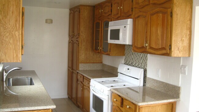 kitchen - 3747 E Roberta Dr