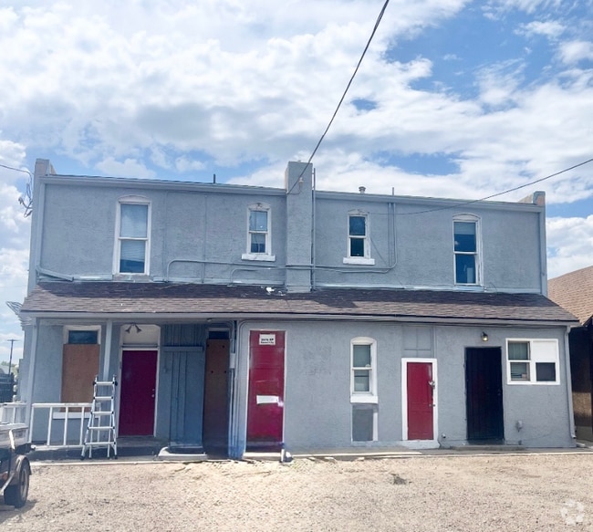 Building Photo - 1230 E Evans Ave