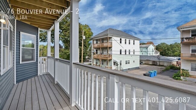 Foto del edificio - 76 Bouvier Ave