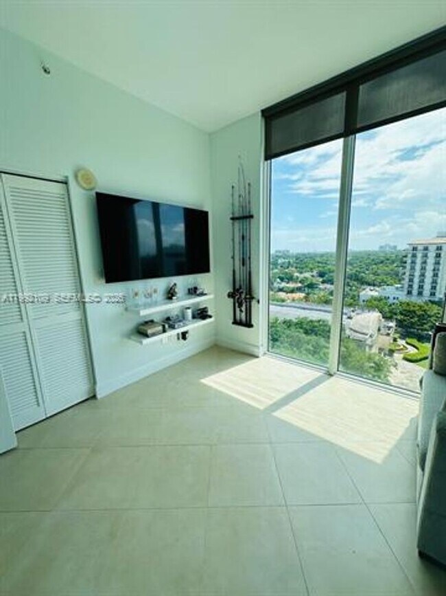 Foto del edificio - 2525 SW 3rd Ave