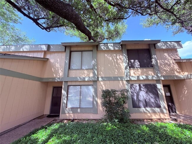 Building Photo - 9611 Blue Creek Ln