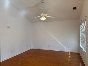 Building Photo - 363 Vesta Dr