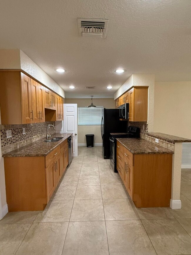 Foto del edificio - 7302 NW 57th Ct