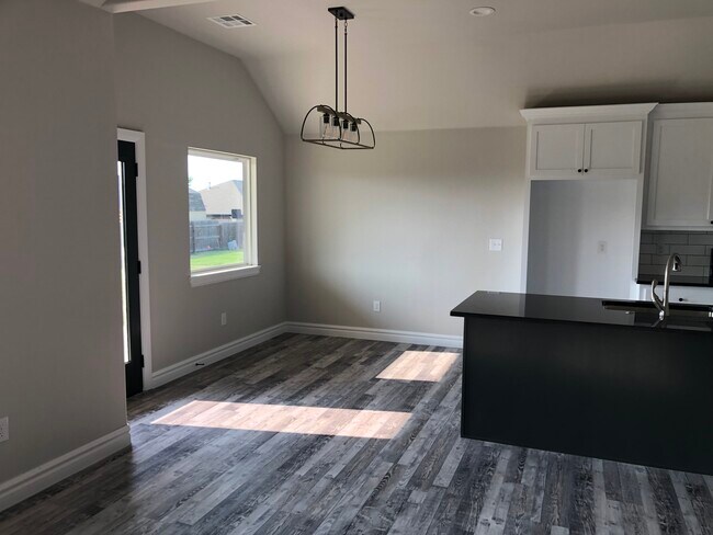 Foto del edificio - 2118 N Grandview St