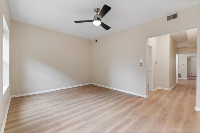 Building Photo - 3145 W Lyndale St