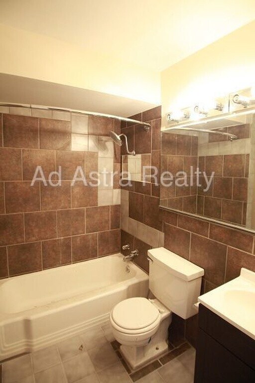 Building Photo - Lovely 2 Bed 1 Bath Home in the Northland-Available in JULY!!