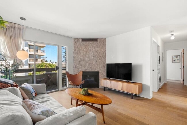 Interior Photo - 850 2nd St