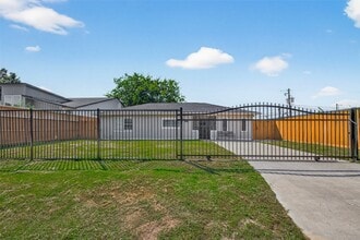 Building Photo - 5714 Southwind St