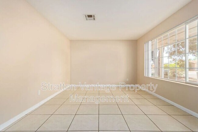 Building Photo - 2109 W Danbury Dr