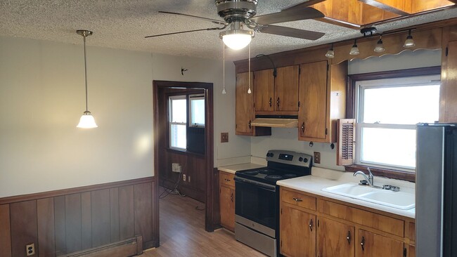 Building Photo - Great 3 Bed 1.5 Bath Home in South Richmon...