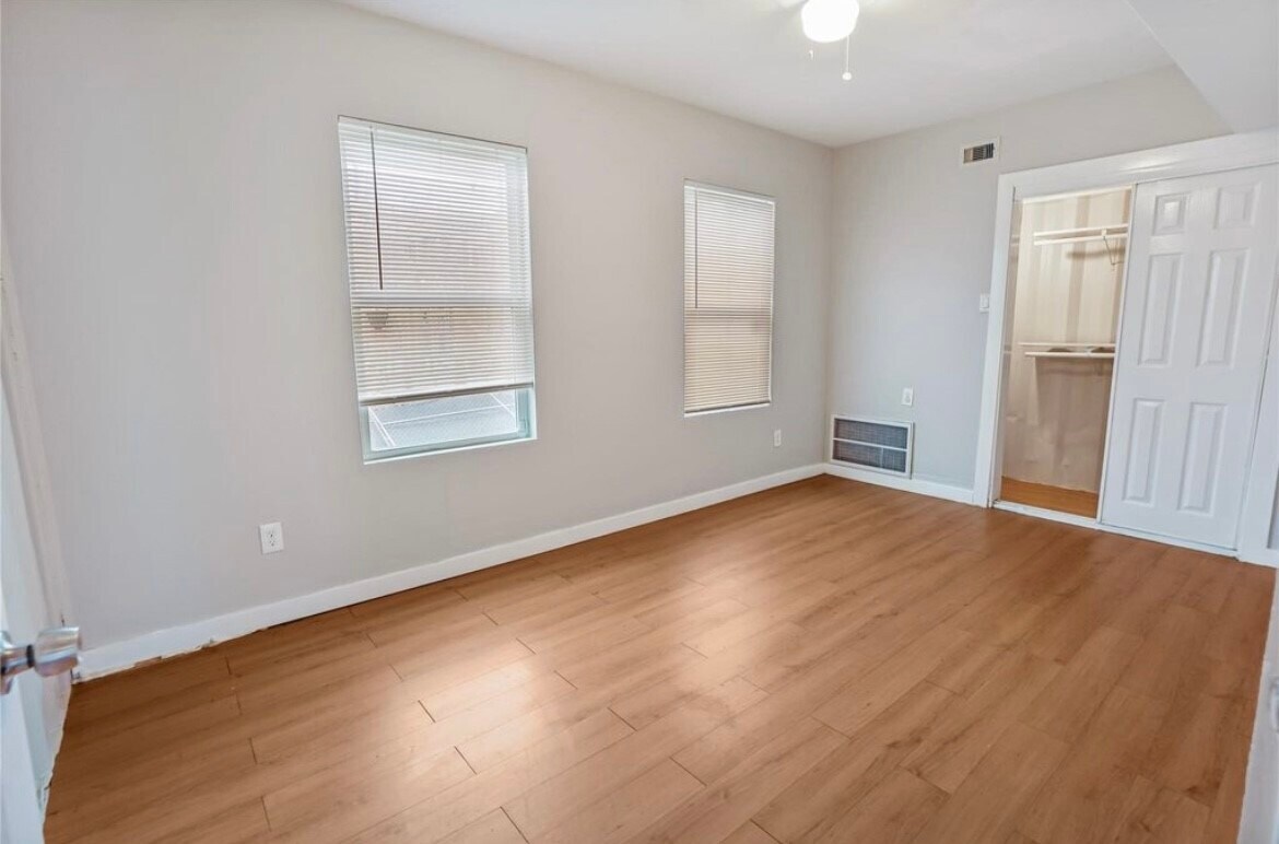 Foto del edificio - 3541 Mt Pleasant St