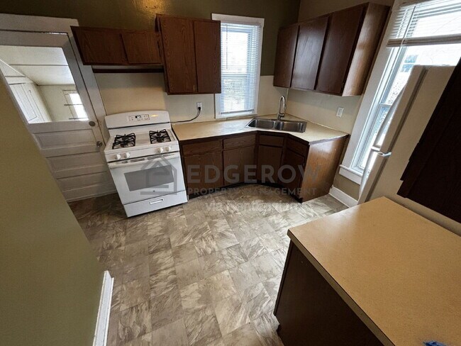 Foto del edificio - 1010 Helen St NE