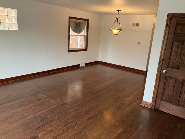 Building Photo - 413 Custer Ave