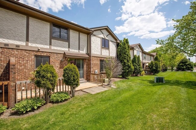 Building Photo - 1411 10th Ave E