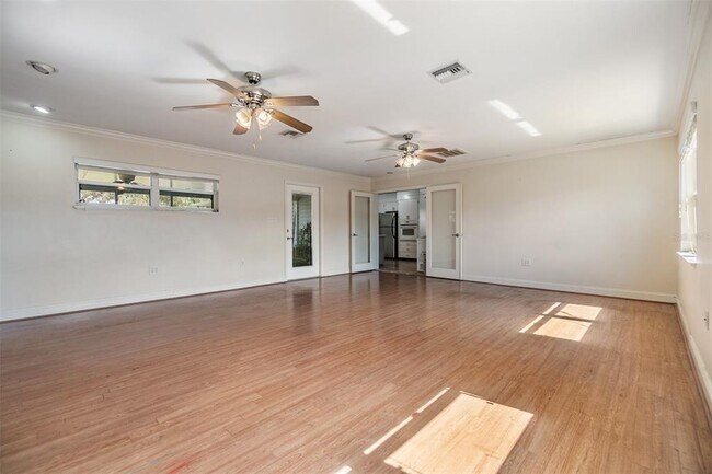 Building Photo - 1803 Fredricksburg Ave