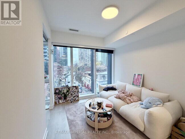 Building Photo - 3 Gloucester St