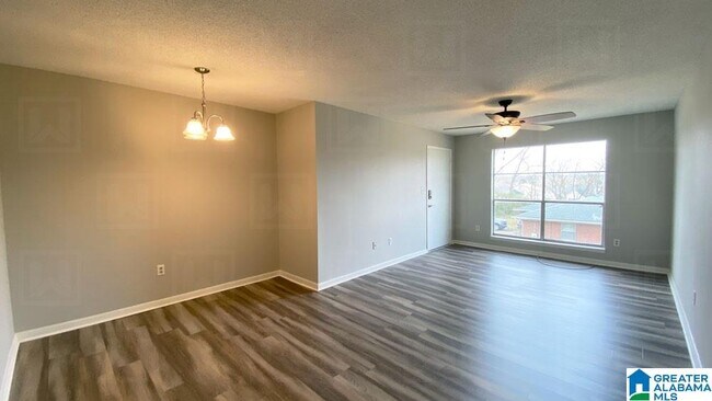 Foto del edificio - 8372 Thomas Ave