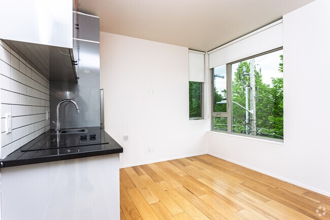 Interior Photo - Pladhus