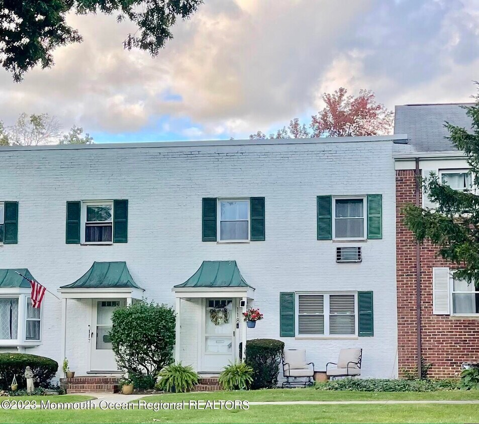 118 Manor Dr, Red Bank, NJ 07701 Condo for Rent in Red Bank, NJ