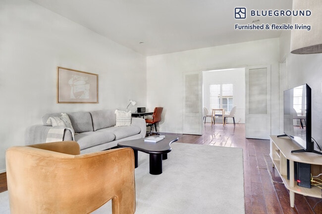 Building Photo - 135 S Reeves Dr