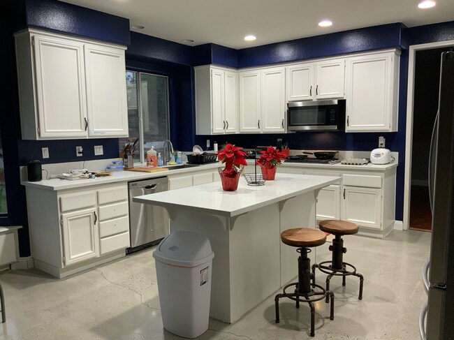 Kitchen - 40597 Erie Ct