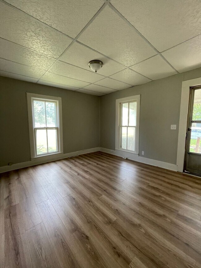 Foto del edificio - 201 S Merchant St. Emporia, KS 66801.
