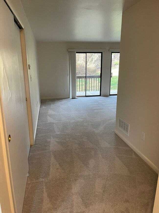 Building Photo - 105 Foxfire Dr