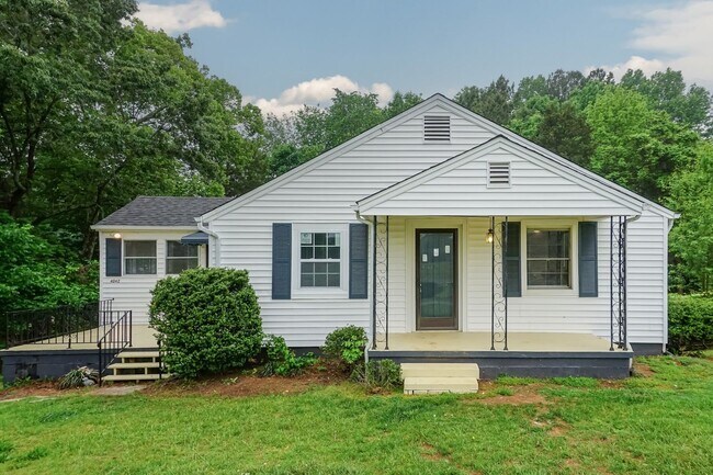 Foto del edificio - Three Bedroom Single Family Home!