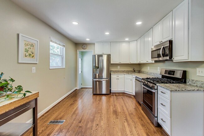 Foto del edificio - Fantastic 4 Bed + 2 FB with excellent outdoor space