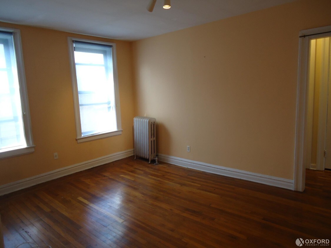 Foto principal - 34-07 36th Avenue