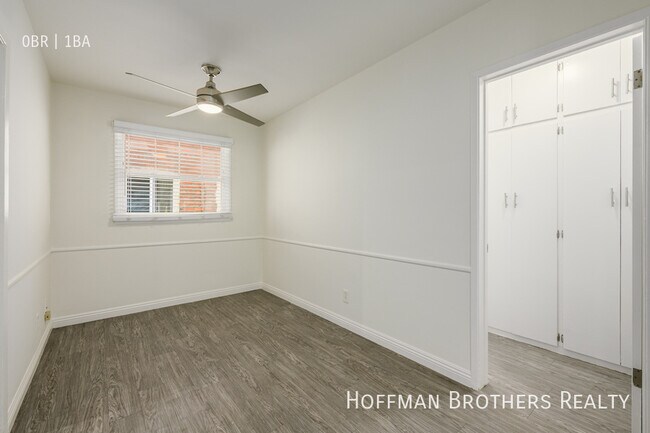 Foto del edificio - 2003 Beachwood Dr