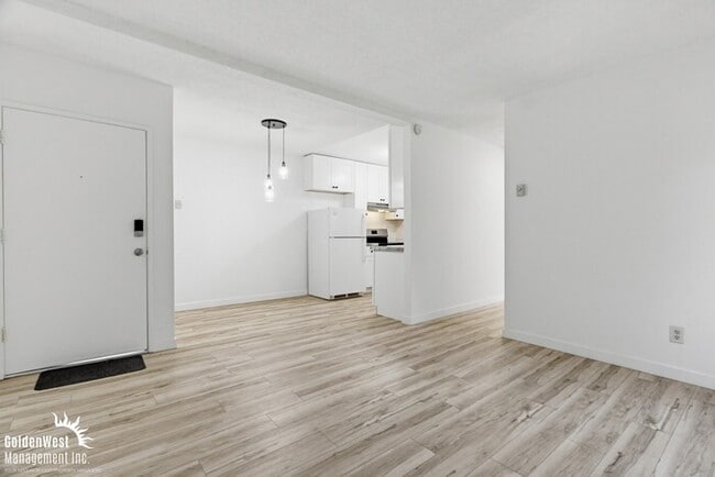 Building Photo - Charming 2Bdm 2Ba Apartment in Mission Hills - MI Special