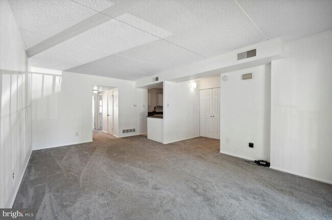 Foto del edificio - 712 Putnam Blvd