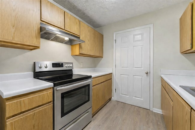 Spacious 2nd Floor Condo in Lithonia, Georgia -- Vouchers Accepted - Spacious 2nd Floor Condo in Lithonia, Georgia -- Vouchers Accepted