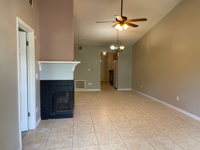 Building Photo - 298 Lovell Ln