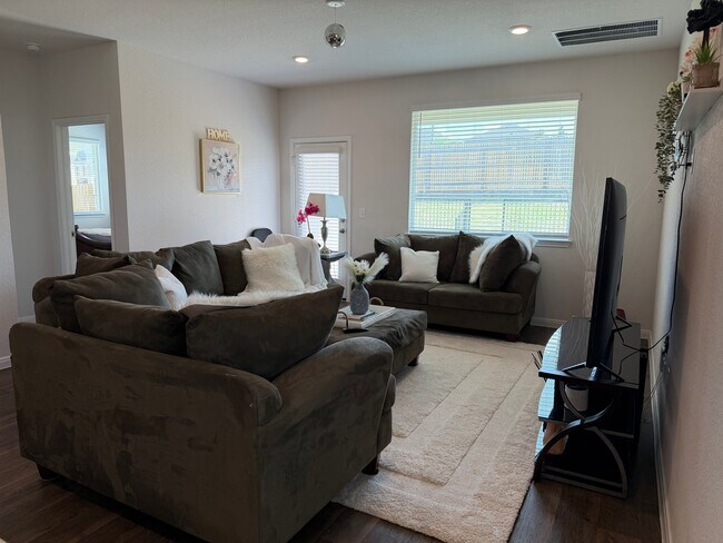 Foto del edificio - Room in House on Brooklyn Dr