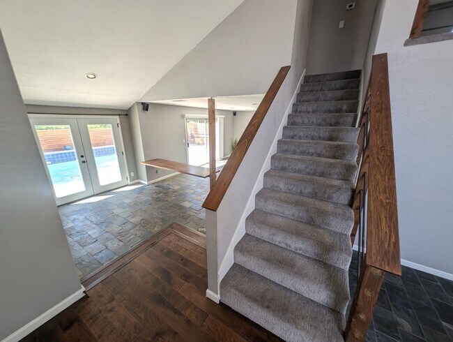 Building Photo - 9509 Lazy River Dr