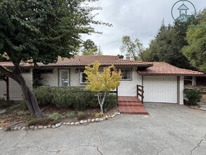 Building Photo - 14 Laguna Robles